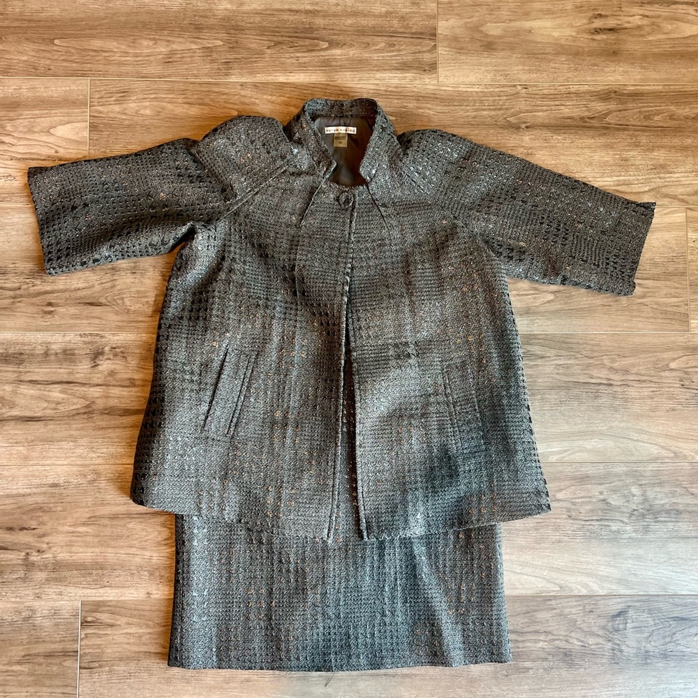 Peter Nygard Elegant Gray 2 piece suit Women's Skirt excellent condition 14
